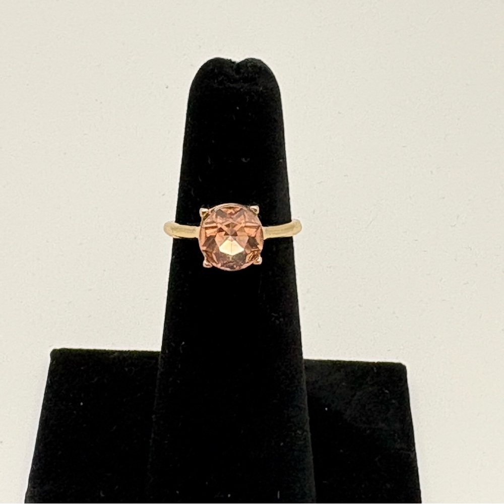 Elegant Gold and Pink Stone Ring
